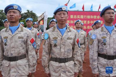 中国第十三批赴南苏丹（瓦乌）维和部队全体官兵获联合国和平荣誉勋章