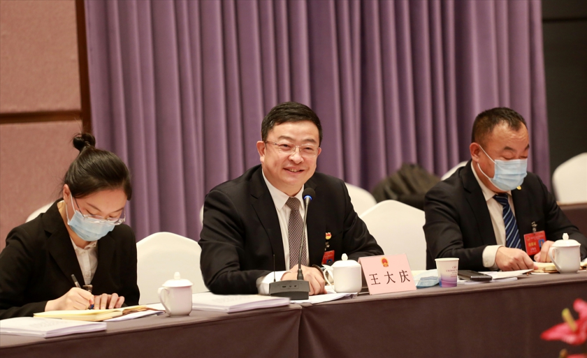 6-市人大代表王大庆参加市人大会议_极光看图.jpg