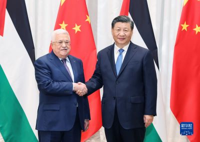 习近平会见巴勒斯坦总统阿巴斯