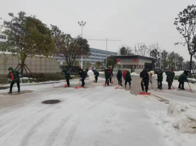 大冶湖高新产业集团：以雪为令破冰行 浴雪奋战保畅通