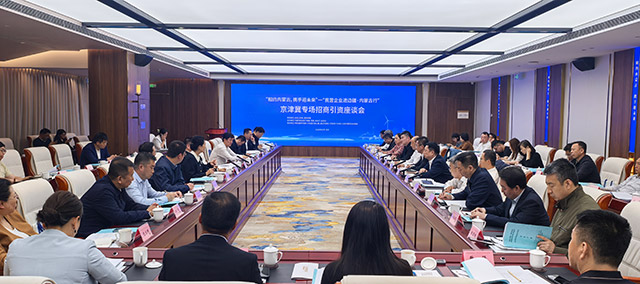 座谈会现场。方圆摄