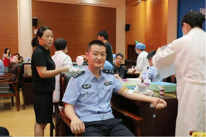 海门分局组织开展无偿献血活动199.png